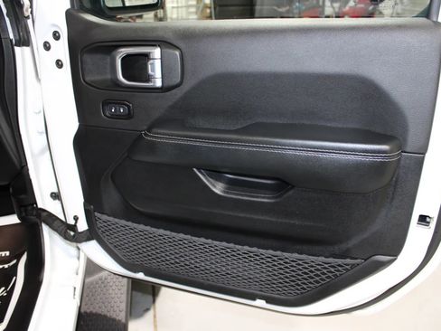 Used 2021 Jeep Wrangler Unlimited Sahara AWD/4WD image 35