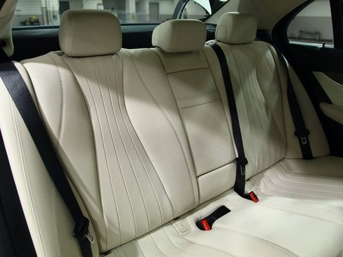 Used 2020 Mercedes-Benz E 350 4MATIC Sedan image 27