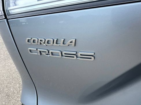 Used 2025 Toyota Corolla Cross LE AWD/4WD image 38