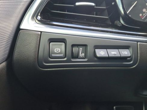 Used 2023 Cadillac XT6 Sport w/ Technology Package AWD/4WD image 32