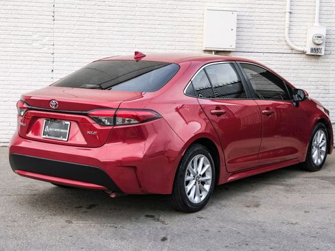 Used 2020 Toyota Corolla XLE image 8