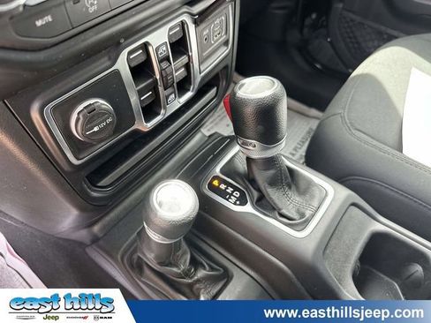 Used 2022 Jeep Gladiator Sport AWD/4WD image 29