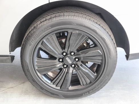 Used 2019 Lincoln Navigator Select w/ Technology Package RWD image 12