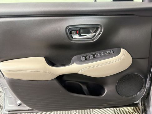 Used 2025 Honda HR-V LX image 11