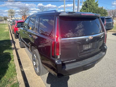 Used 2019 Cadillac Escalade Premium Luxury image 4