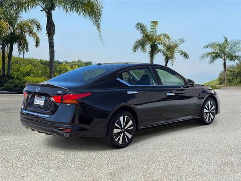 Used 2022 Nissan Altima 2.5 SV FWD image 4