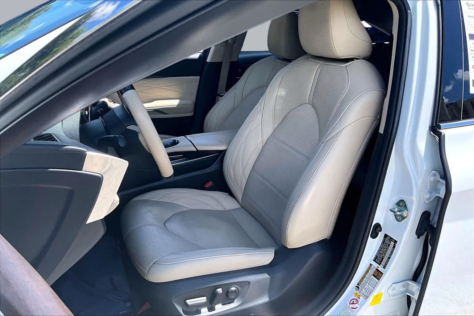 Used 2019 Toyota Avalon Limited FWD image 8