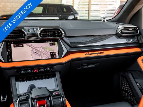 Used 2025 Lamborghini Urus SE AWD/4WD image 24