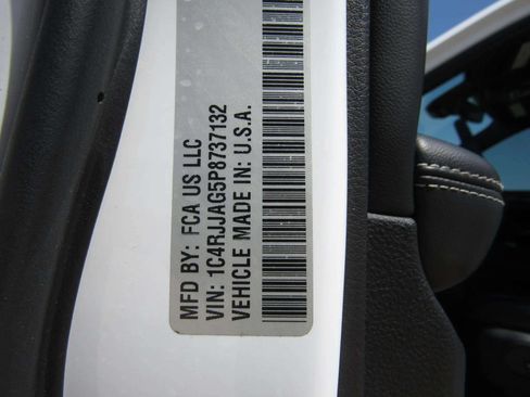 Used 2023 Jeep Grand Cherokee L Laredo RWD image 28