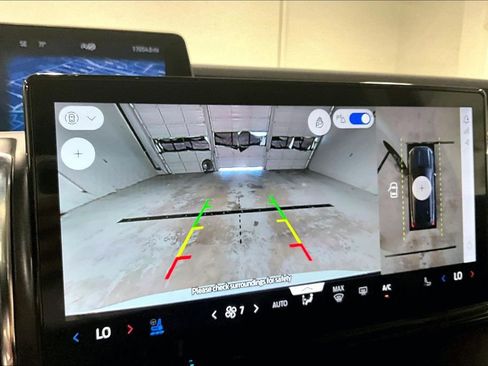 Used 2025 Ford Expedition Platinum AWD/4WD image 30