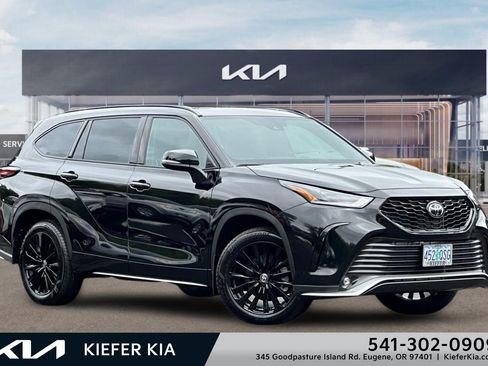 Used 2025 Toyota Highlander XSE AWD/4WD image 1