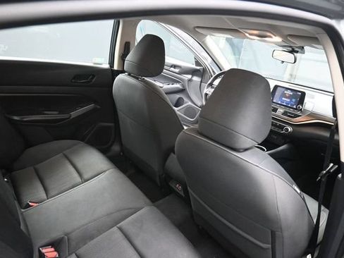 Used 2024 Nissan Altima 2.5 SV FWD image 36