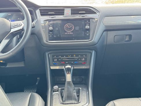 Used 2024 Volkswagen Tiguan SE image 15