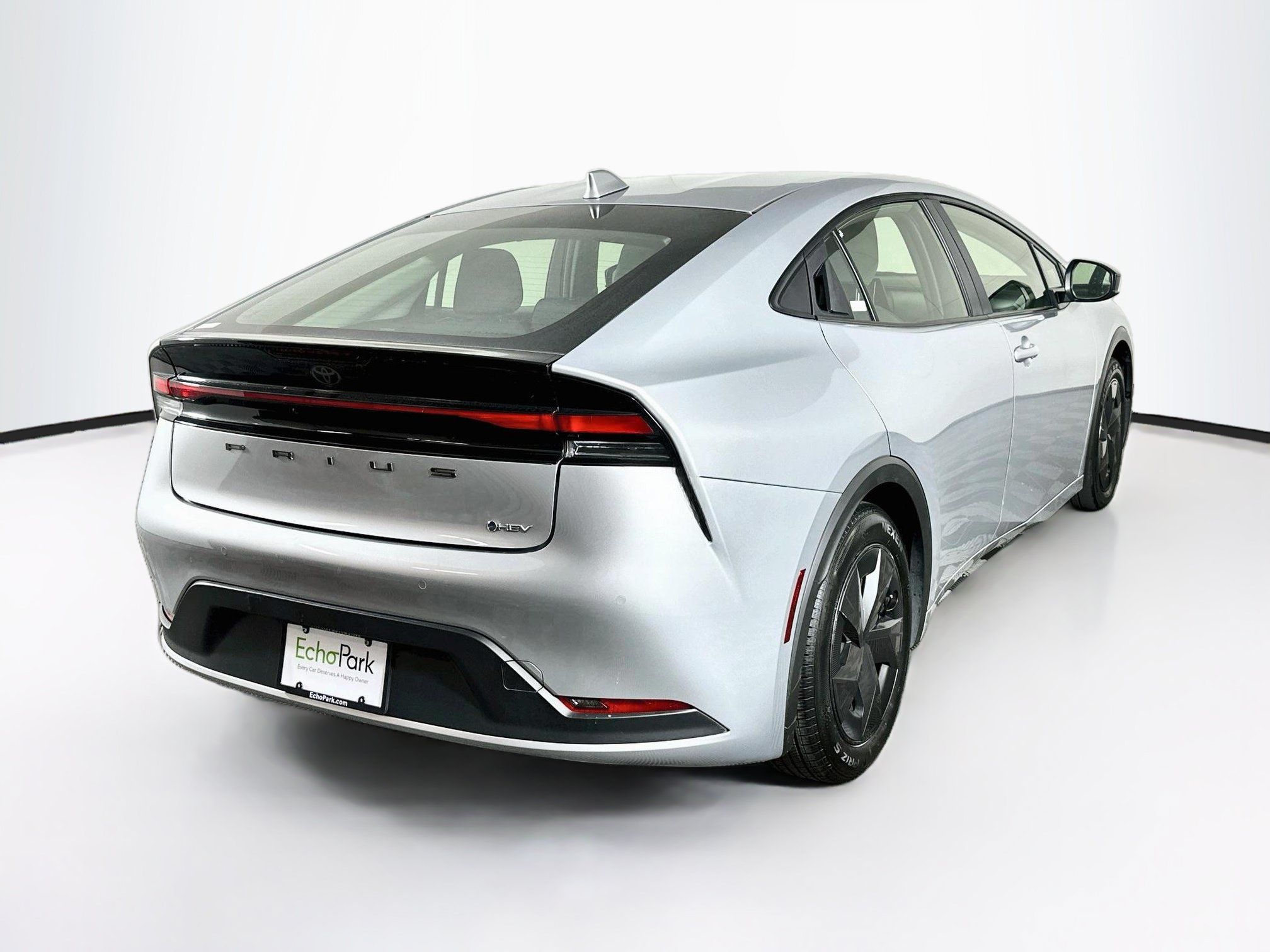 Used 2025 Toyota Prius LE FWD image 9