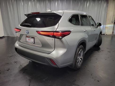 Used 2023 Toyota Highlander XLE AWD/4WD image 8