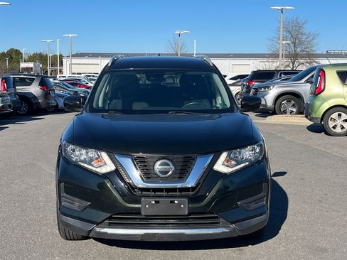 Used 2019 Nissan Rogue SV w/ Premium Package image 3