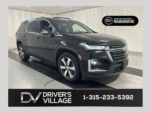 Used 2022 Chevrolet Traverse LT w/ LT Premium Package AWD/4WD image 1