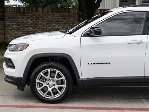 Used 2023 Jeep Compass Latitude AWD/4WD image 21