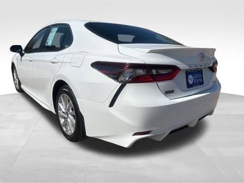 Used 2024 Toyota Camry SE FWD image 4