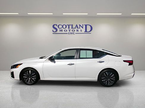 Used 2024 Nissan Altima 2.5 SV image 1