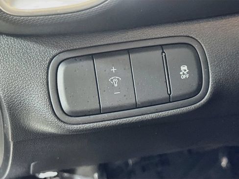 Used 2025 Hyundai Venue SEL FWD image 21