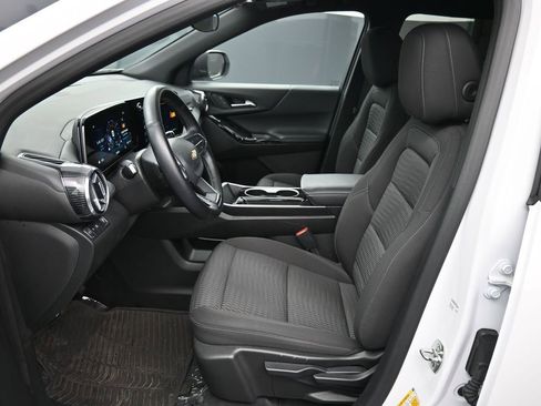 Used 2025 Chevrolet Equinox LT FWD image 18