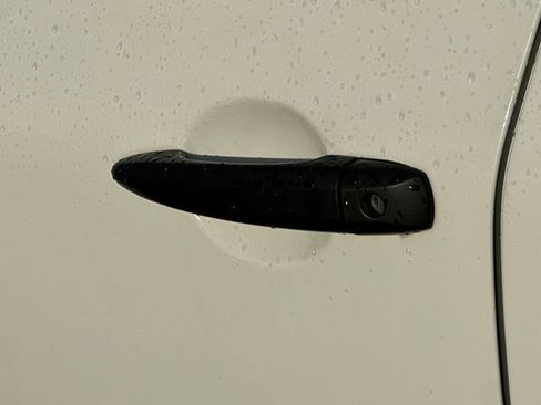 Used 2021 Nissan Rogue S FWD image 12