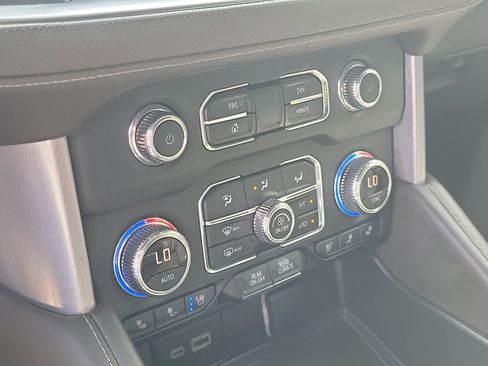 Used 2023 GMC Yukon SLT image 31