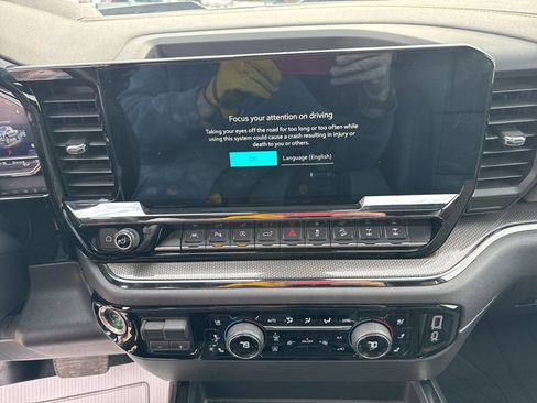 Used 2022 Chevrolet Silverado 1500 ZR2 w/ Technology Package image 13