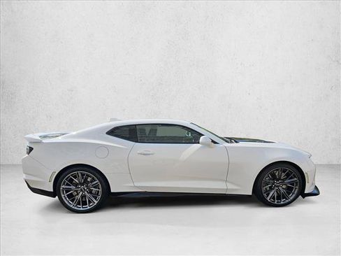 Used 2022 Chevrolet Camaro ZL1 RWD image 4