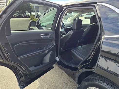 Used 2024 Ford Edge Titanium image 17