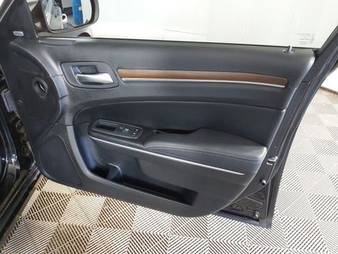 Used 2012 Chrysler 300 C Luxury Series RWD image 22