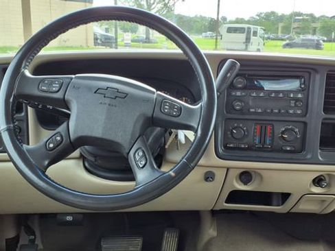 Used 2005 Chevrolet Avalanche LS w/ Onstar Plus Package RWD image 19