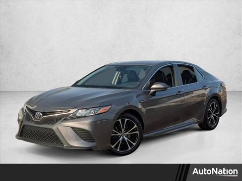 Used 2019 Toyota Camry SE image 1