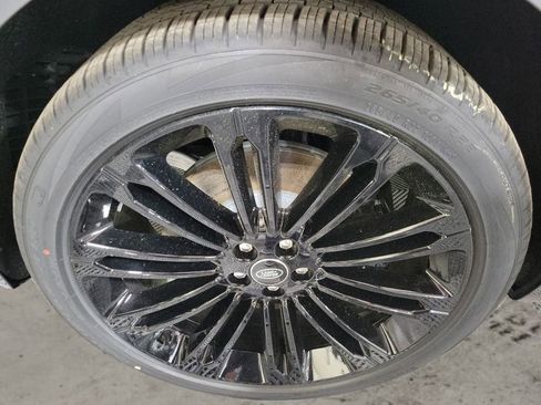 New 2026 Land Rover Range Rover Velar Dynamic SE image 9