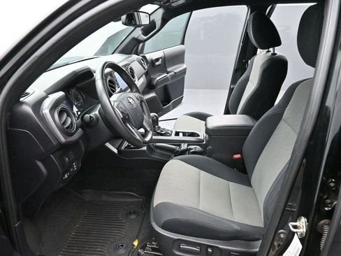 Used 2020 Toyota Tacoma TRD Off-Road AWD/4WD image 11