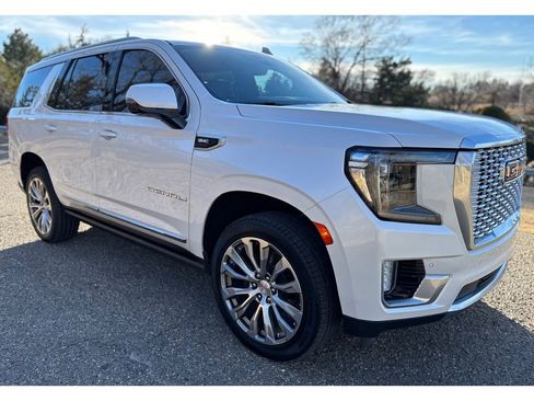 Used 2021 GMC Yukon Denali w/ Denali Premium Package image 3
