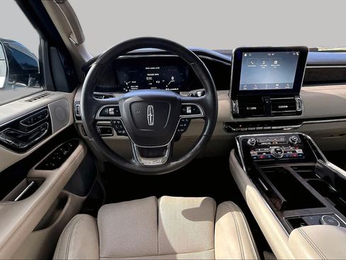 Used 2018 Lincoln Navigator Reserve w/ Technology Package AWD/4WD image 6