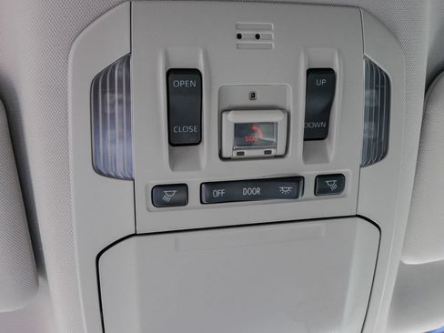 Used 2021 Toyota Highlander Limited AWD/4WD image 32