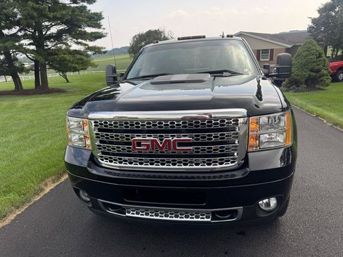 Used 2014 GMC Sierra 3500 Denali w/ Snow Plow Prep Package AWD/4WD image 5