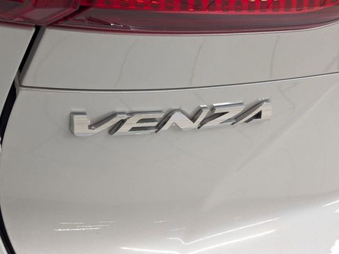 Used 2024 Toyota Venza LE image 32