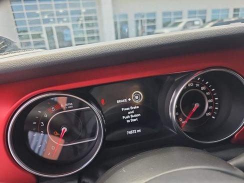 Used 2021 Jeep Gladiator Rubicon AWD/4WD image 12