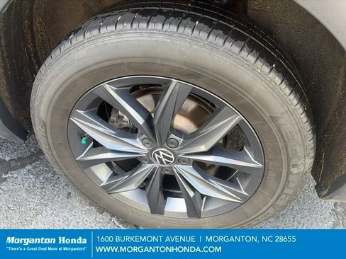 Used 2023 Volkswagen Tiguan SE FWD image 12