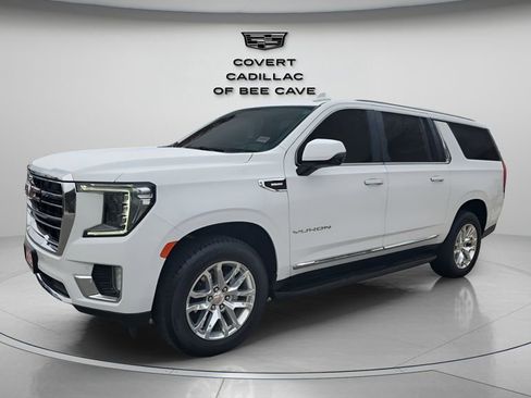 Used 2024 GMC Yukon XL SLT w/ SLT Luxury Package image 3