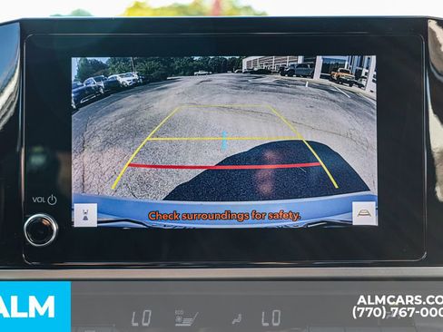 Used 2025 Toyota Camry SE image 38