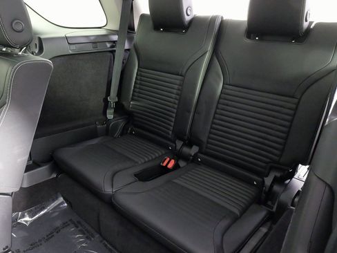 Used 2024 Land Rover Discovery S image 43