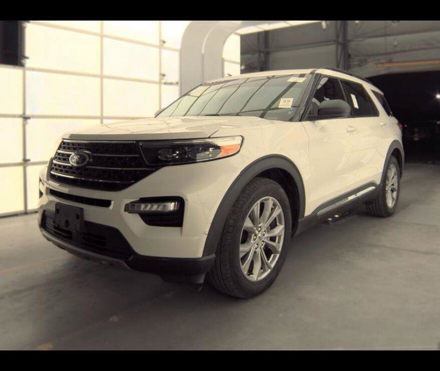 Used 2023 Ford Explorer XLT w/ Equipment Group 202A RWD image 2