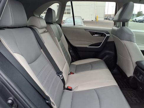 Used 2021 Toyota RAV4 XLE Premium image 22