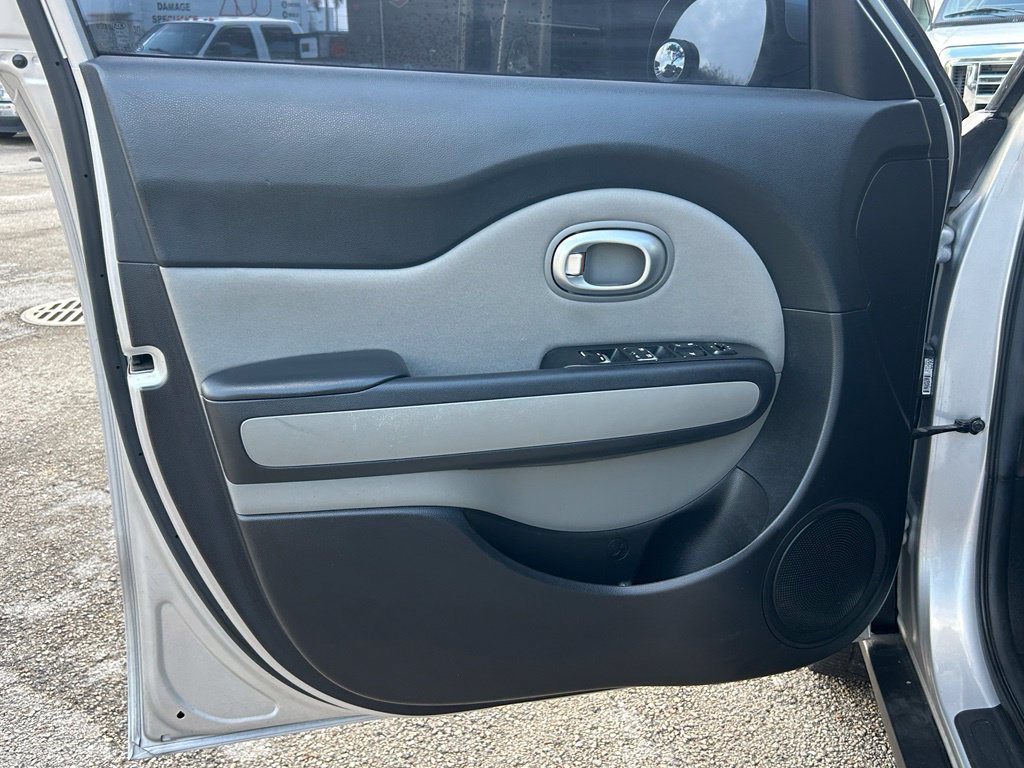 Used 2017 Kia Soul + FWD image 35