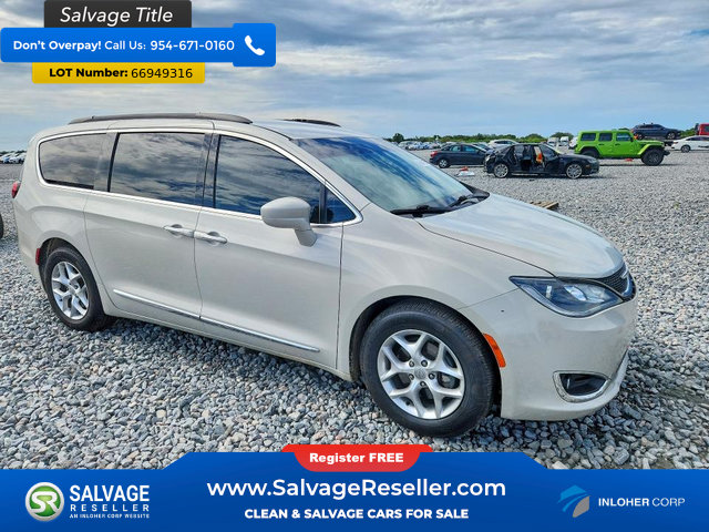 Used 2017 Chrysler Pacifica Touring-L FWD image 5